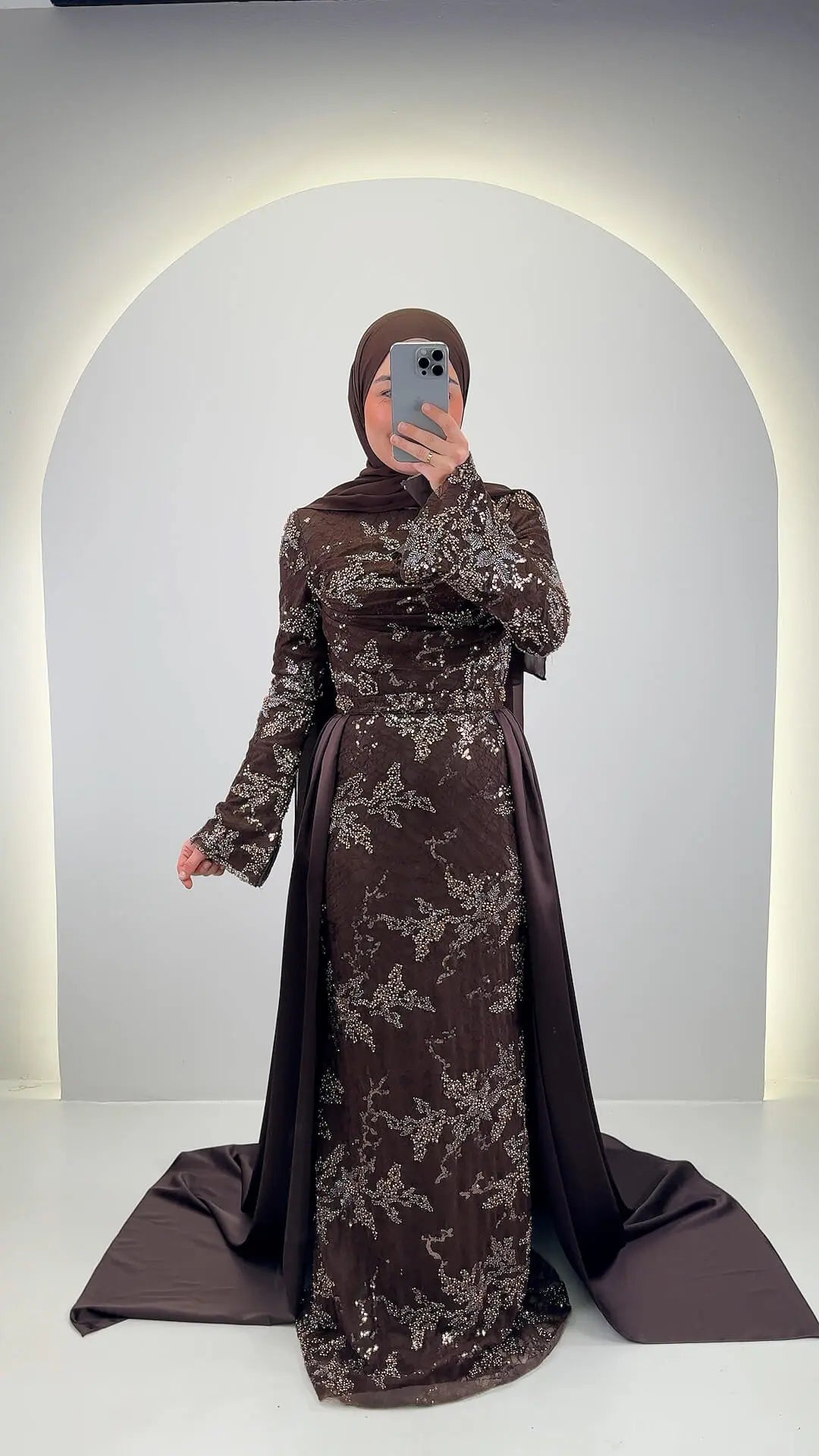 Robe de soirée Azmia marron avec Hijab