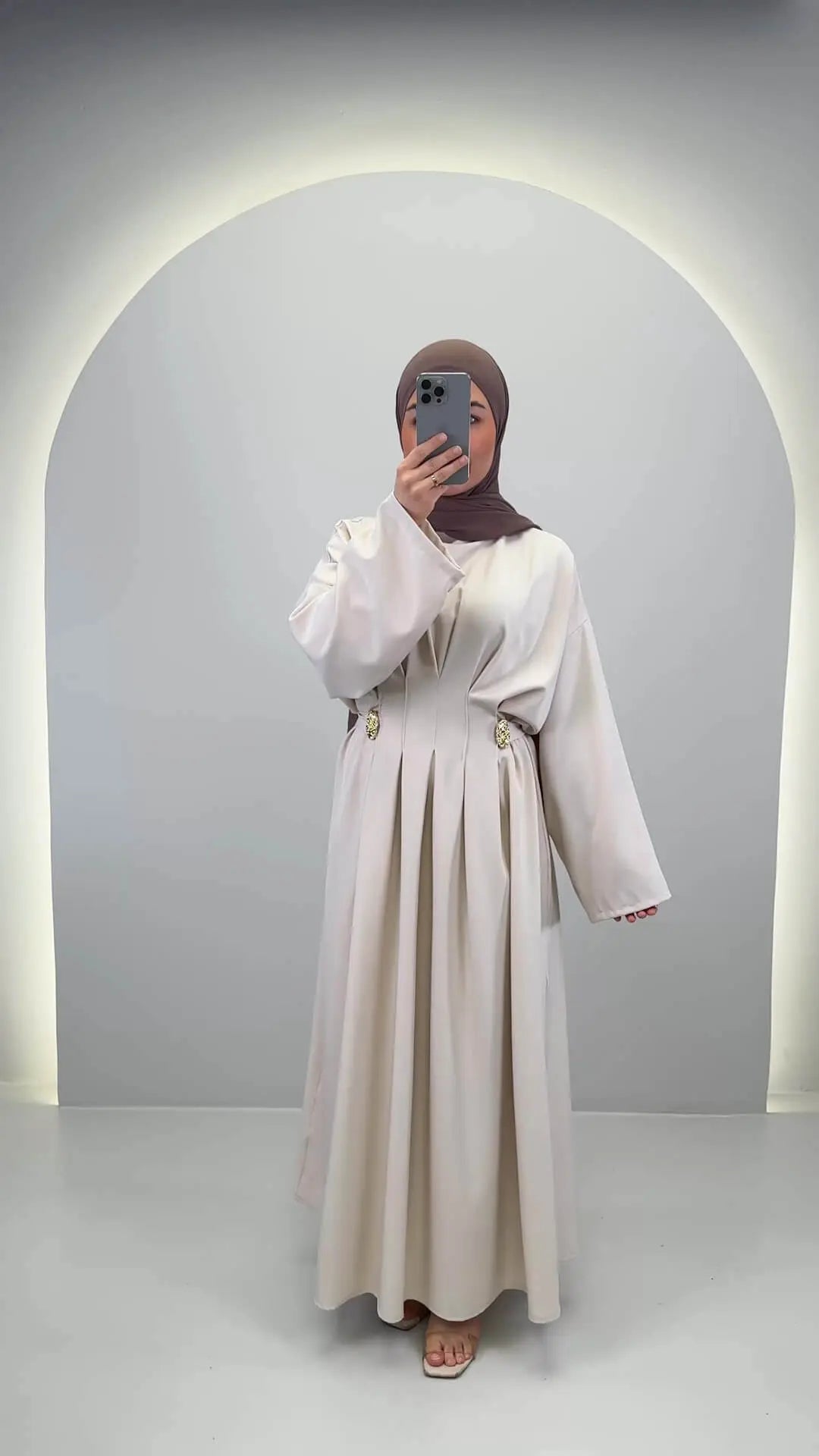 <tc>L</tc>Robe beige